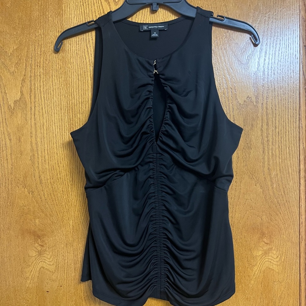 Keyhole ruffle top